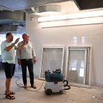 V areálu písecké ZŠ E. Beneše přistavují nový objekt