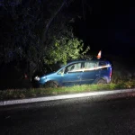 Muž bez řidičáku vzal v kempu na Strakonicku auto příbuznému. Opileckou jízdu ukončila nehoda