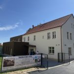 Historická Čáhovina v Trhových Svinech se proměnila v moderní zázemí pro děti