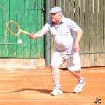 Retro tenisový turnaj v Milevsku opět oživil vzpomínky na dřevěné rakety. Radost udělaly bílé míčky