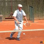 Retro tenisový turnaj v Milevsku opět oživil vzpomínky na dřevěné rakety. Radost udělaly bílé míčky