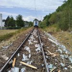 AKTUALIZOVÁNO: Střet nákladního auta s vlakem zastavil železniční dopravu. Více než 20 cestujících bylo evakuováno