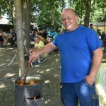 VIDEO: Ve Veselíčku letos vyhrálo vepřové, ale v hrnci bublala i chobotnice. Nejlepší guláš uvařila domácí Gulášová pěchota