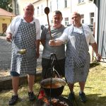 VIDEO: Ve Veselíčku letos vyhrálo vepřové, ale v hrnci bublala i chobotnice. Nejlepší guláš uvařila domácí Gulášová pěchota
