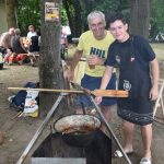 VIDEO: Ve Veselíčku letos vyhrálo vepřové, ale v hrnci bublala i chobotnice. Nejlepší guláš uvařila domácí Gulášová pěchota