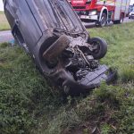 U Slavňovic na Táborsku vyprošťovali řidiče z převráceného auta