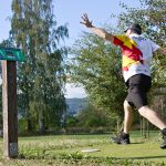 Místo holí létající disky. Prachatický turnaj ukázal rostoucí oblibu discgolfu