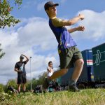 Místo holí létající disky. Prachatický turnaj ukázal rostoucí oblibu discgolfu