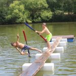 Neckyádu ve Zvíkovském Podhradí doplnily disciplíny na lávce a na laně