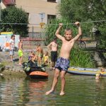 Neckyádu ve Zvíkovském Podhradí doplnily disciplíny na lávce a na laně