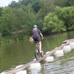Neckyádu ve Zvíkovském Podhradí doplnily disciplíny na lávce a na laně