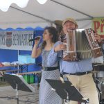 Rekordní návštěvnost na přehlídce dechovek v Bernarticích. Na Český rozhlas jsou lidé naštvaní. Objevují Rádio Dechovka