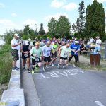 VIDEO: Někteří odvážlivci absolvovali na Krosovém běhu v Plané nad Lužnicí oba závody. Zápolení u řeky Lužnice přilákalo přes šedesát sportovních nadšenců