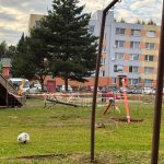 Lanová dráha, trampolína i prolézačky. Na sídlišti Míru roste hřiště za 2,4 milionu