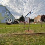 Lanová dráha, trampolína i prolézačky. Na sídlišti Míru roste hřiště za 2,4 milionu