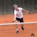 Tomáš Kainráth využil absence lídra seriálu a zvítězil