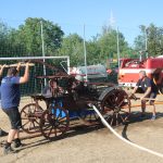 Staré hasičské stříkačky ovládly fotbalové hřiště ve Slabčicích