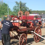 Staré hasičské stříkačky ovládly fotbalové hřiště ve Slabčicích
