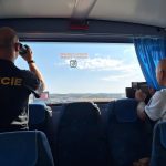 Policejní akce Autobus. Z autobusu policisté vidí, co se děje v kabinách nákladních aut