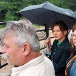 Kmotři herečka Morávková a skladatel Malásek pokřtili v Zoo Dvorec tříměsíční zebří slečnu na Ziggy