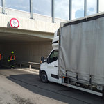 AKTUALIZOVÁNO: Nákladní auto narazilo do mostu u Rudolfova