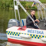 Když jde o život, rozhodují vteřiny. Budějovičtí strážníci cvičí vodní záchranu