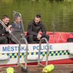 Když jde o život, rozhodují vteřiny. Budějovičtí strážníci cvičí vodní záchranu