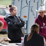 Dovednostní soutěž v Žitné prověřila souhru koně a člověka. Dvojice se proplétaly nejen mezi stromy