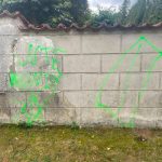 Zeď u zámku ve Lnářích počmáral sprejer. Policie hledá svědky