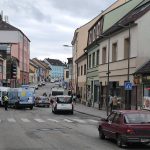 Řidič v Milevsku špatně zabrzdil dodávku. Ta se sama rozjela a narazila do auta v protisměru