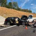 Doplnění k nehodě na obchvatu Lišova: Zraněného muže museli z auta vyprošťovat hasiči