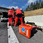 Doplnění k nehodě na obchvatu Lišova: Zraněného muže museli z auta vyprošťovat hasiči