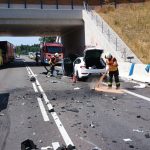 Doplnění k nehodě na obchvatu Lišova: Zraněného muže museli z auta vyprošťovat hasiči