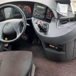 Řidič rakouského autobusu si s dodržováním pravidel hlavu nelámal. Vezl přitom děti