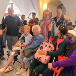 Kouzelný třpyt korálků zdobí Galerii 140 v Táboře. K vidění jsou i korálkové šaty, které drží rekord