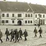 Kameny zmizelých připomínají zavražděnou rodinu z Dačic. Hugo Grünfeld byl populární hostinský, mecenáš i hasič