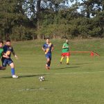 V 8. lize je po smírném šlágru těsno, o patro níž převzali vedení fotbalisté Radenína