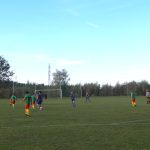 V 8. lize je po smírném šlágru těsno, o patro níž převzali vedení fotbalisté Radenína