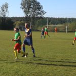 V 8. lize je po smírném šlágru těsno, o patro níž převzali vedení fotbalisté Radenína