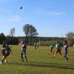 V 8. lize je po smírném šlágru těsno, o patro níž převzali vedení fotbalisté Radenína