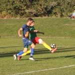 V 8. lize je po smírném šlágru těsno, o patro níž převzali vedení fotbalisté Radenína