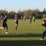V 8. lize je po smírném šlágru těsno, o patro níž převzali vedení fotbalisté Radenína
