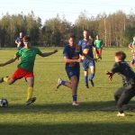 V 8. lize je po smírném šlágru těsno, o patro níž převzali vedení fotbalisté Radenína