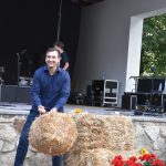 Dožínky v Petrovicích slavili i soutěžemi v hodu balíkem slámy a o nejkrásnější dožínkový věnec