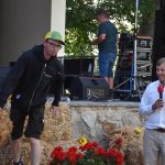 Dožínky v Petrovicích slavili i soutěžemi v hodu balíkem slámy a o nejkrásnější dožínkový věnec
