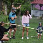 Dožínky v Petrovicích slavili i soutěžemi v hodu balíkem slámy a o nejkrásnější dožínkový věnec