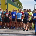 VIDEO: Dražický Běho-chod si připsal druhý ročník. Zájem byl ještě větší než loni. Nadační fond P3tule převzal šek na 74 100 korun