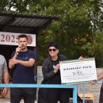 VIDEO: Dražický Běho-chod si připsal druhý ročník. Zájem byl ještě větší než loni. Nadační fond P3tule převzal šek na 74 100 korun