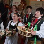 VIDEO: Hotel Zvíkov hostil setkání dětských folklorních souborů z jižních Čech