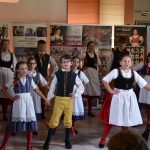 VIDEO: Hotel Zvíkov hostil setkání dětských folklorních souborů z jižních Čech
